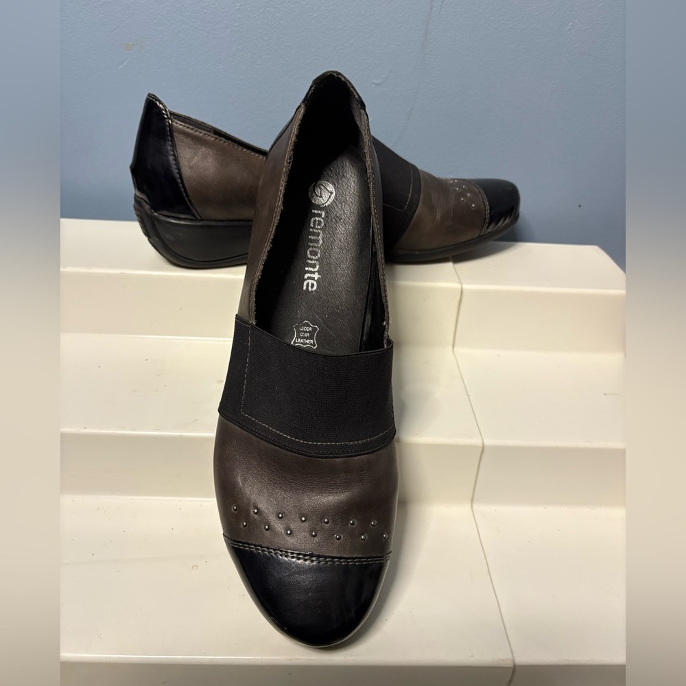 Remonte Women’s Two-Tone Loafers